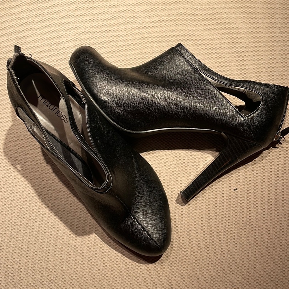 Size 10 Maurice’s black heeled booties